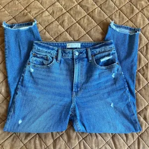 ABERCROMBIE &amp; FITCH THE MOM HIGH RISE CURVE LOVE 4/27