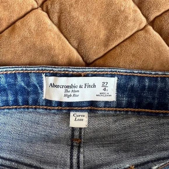 ABERCROMBIE &amp; FITCH THE MOM HIGH RISE CURVE LOVE 4/27