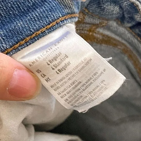 American Eagle Distressed Curvy Mom Jeans 4