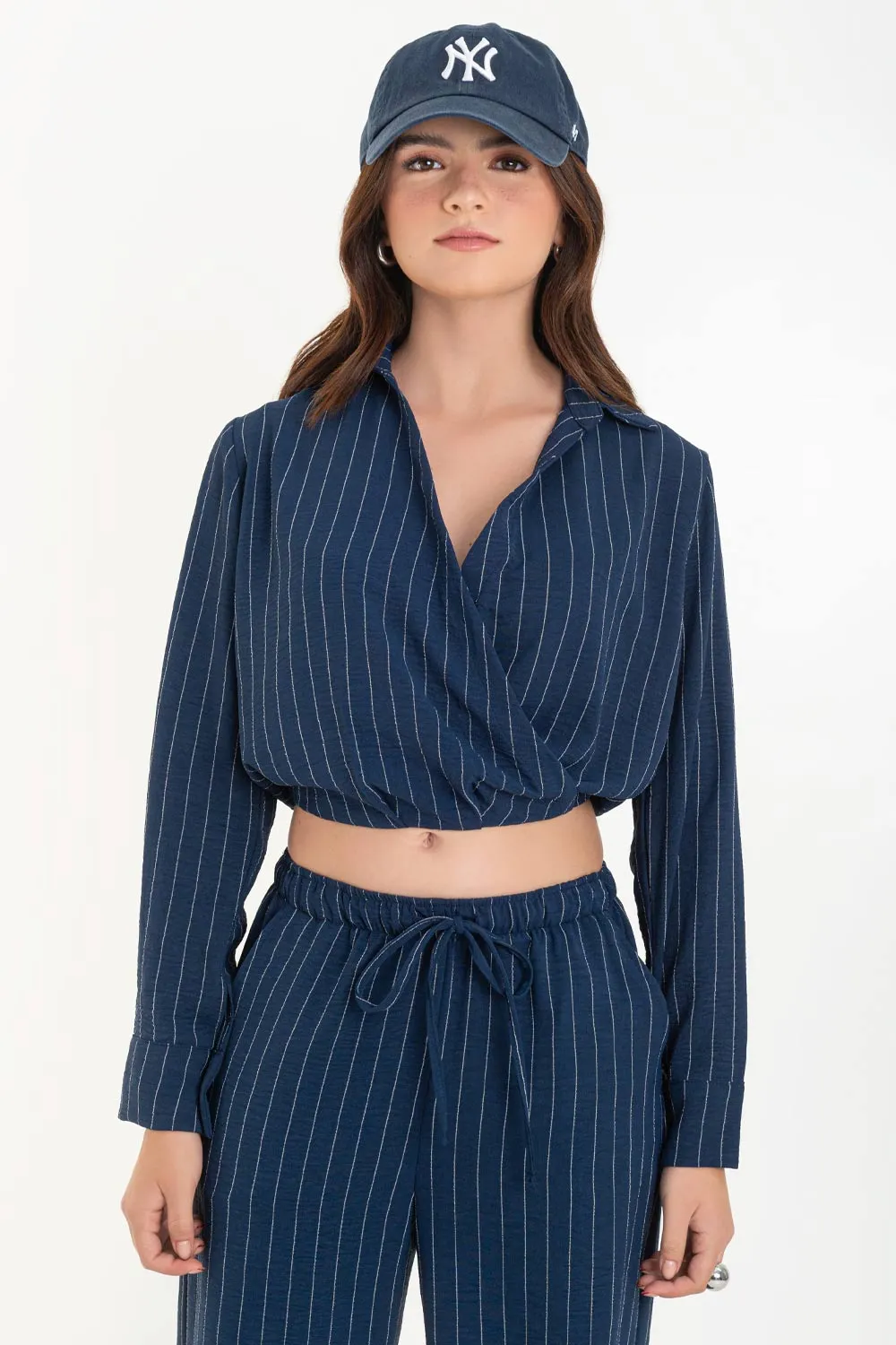 Blusa corta de rayas manga larga escote v