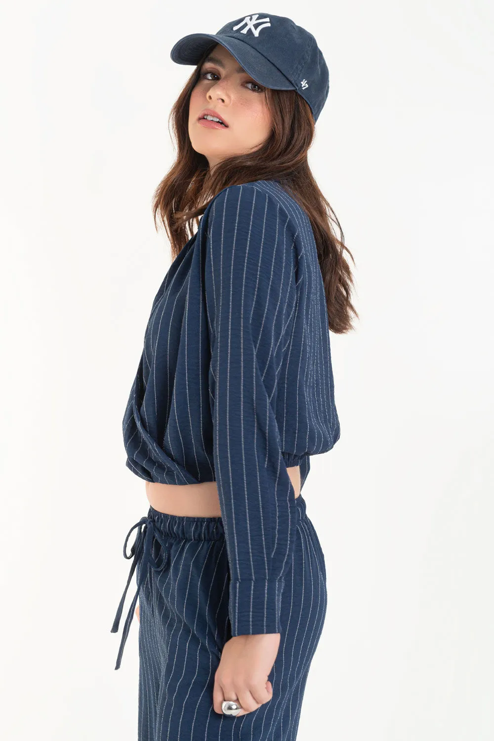 Blusa corta de rayas manga larga escote v