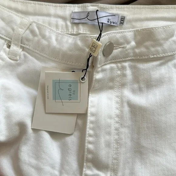 Byegreis Noah white denim shorts in XXL. NWT