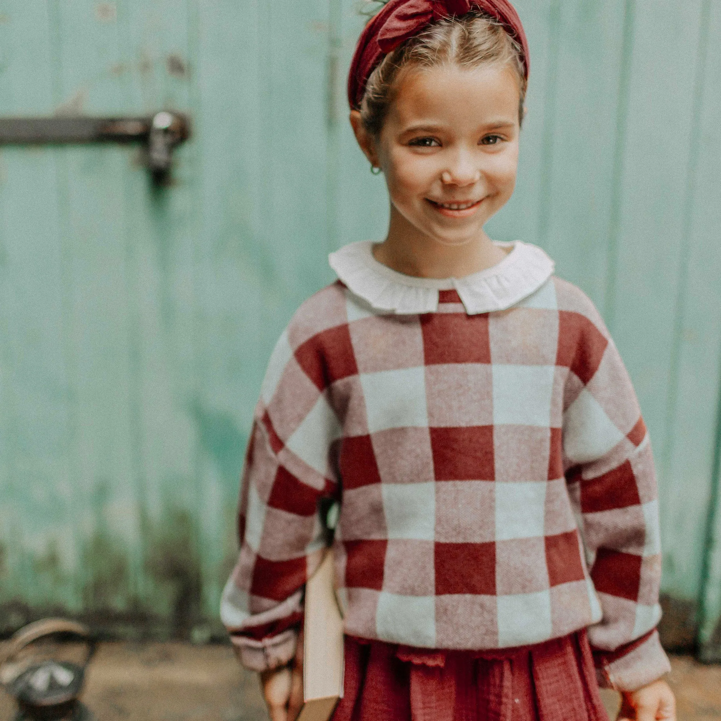 Chandail de maille bleue et rouille à carreaux, enfant || Blue and rust plaid sweater in knitwear, child