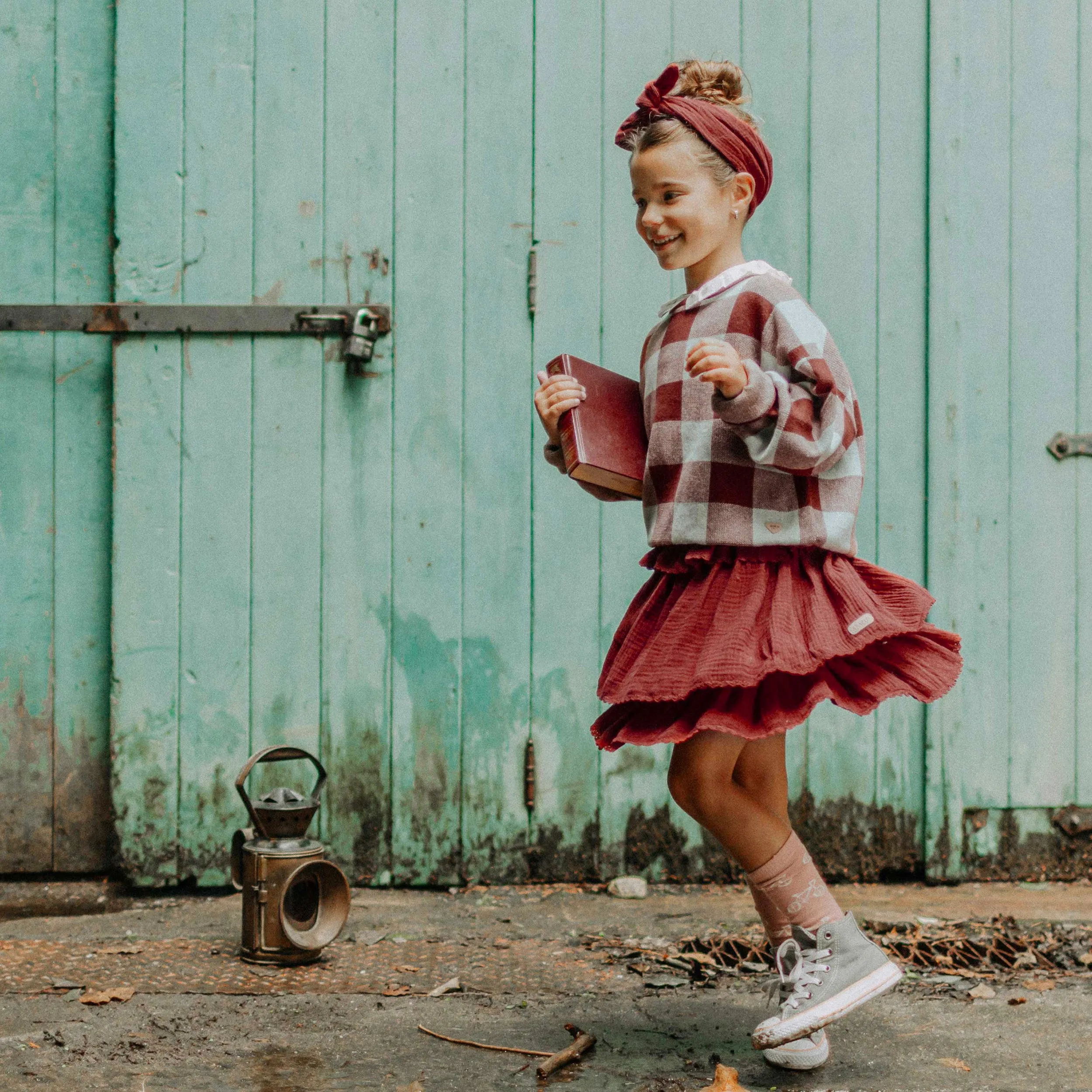 Chandail de maille bleue et rouille à carreaux, enfant || Blue and rust plaid sweater in knitwear, child