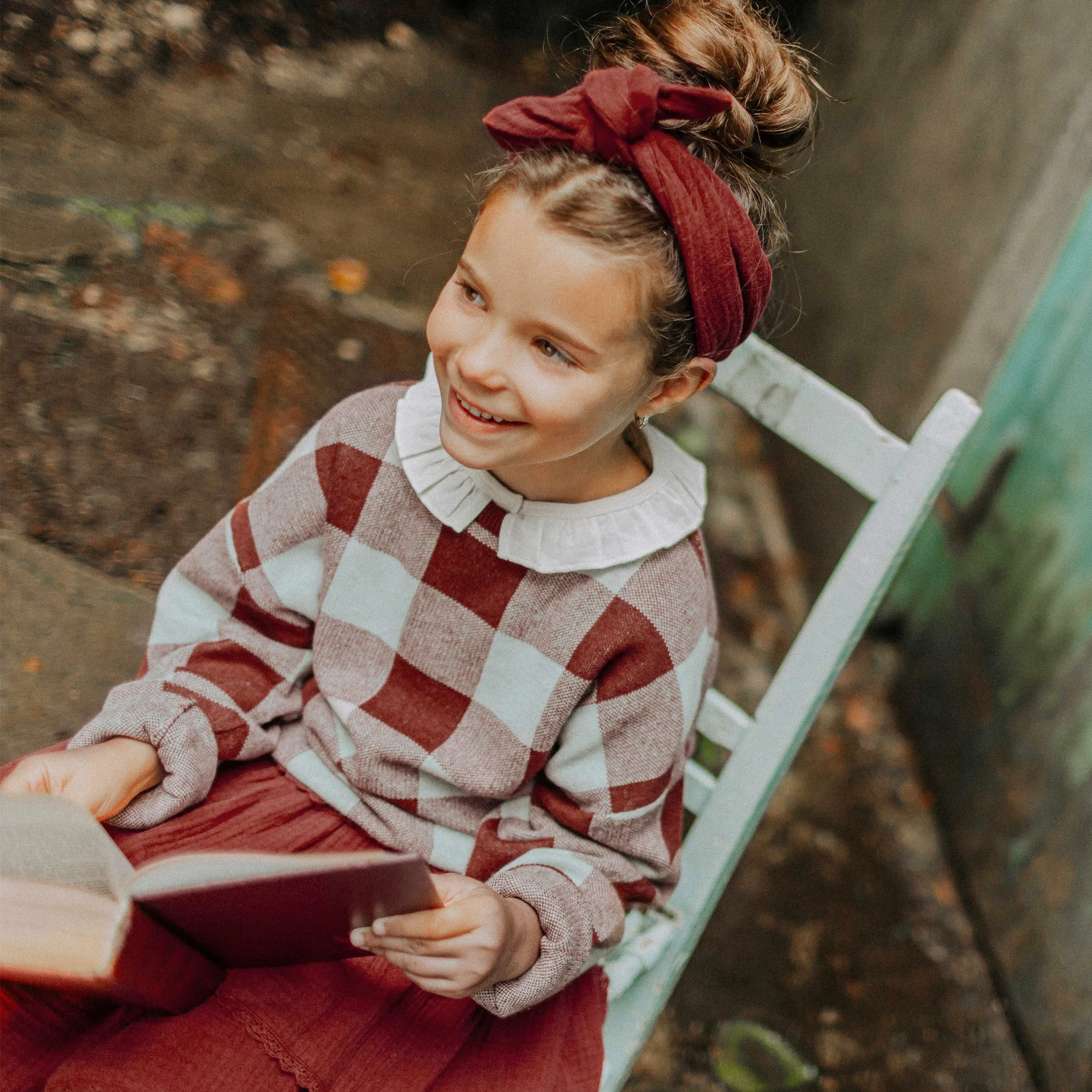 Chandail de maille bleue et rouille à carreaux, enfant || Blue and rust plaid sweater in knitwear, child
