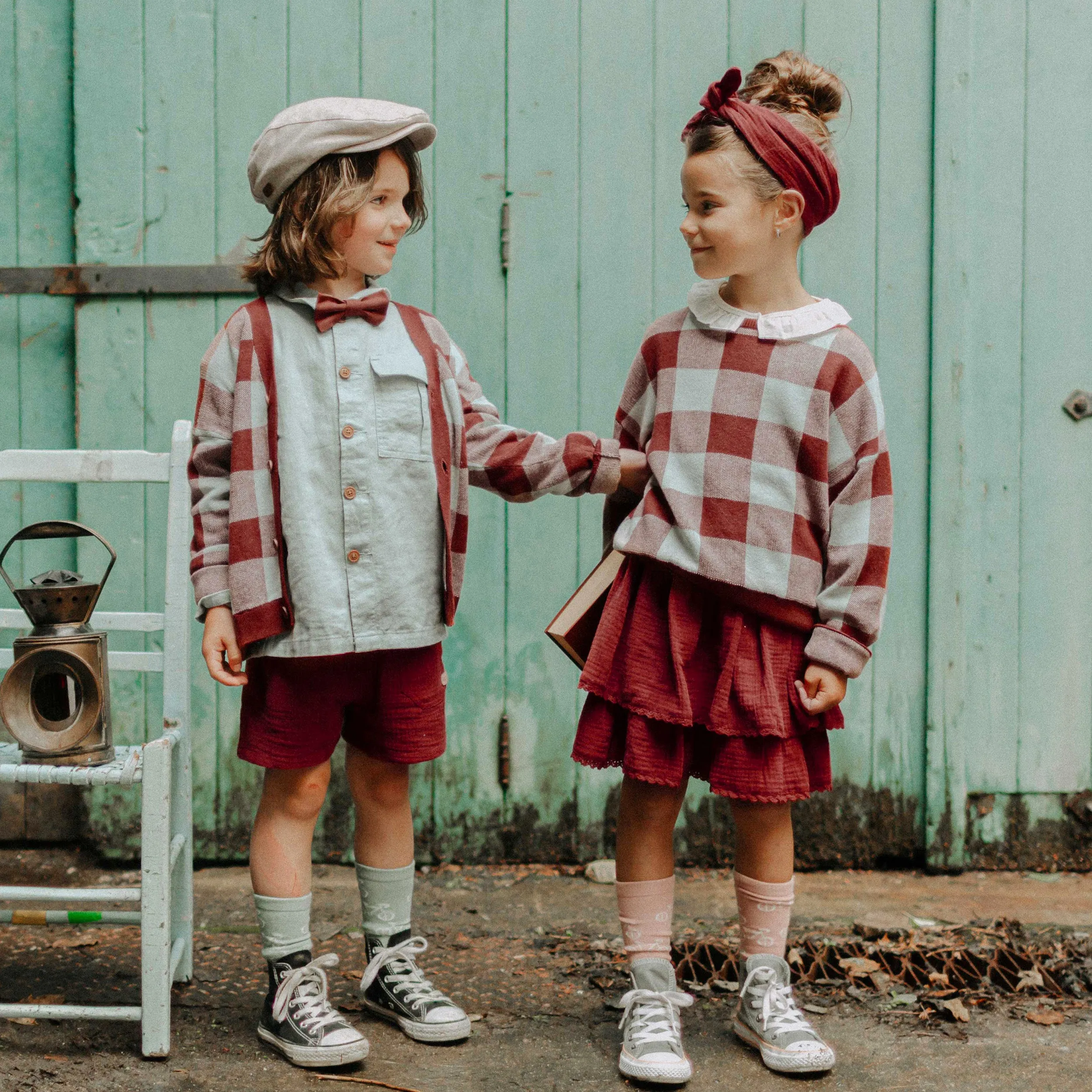 Chandail de maille bleue et rouille à carreaux, enfant || Blue and rust plaid sweater in knitwear, child