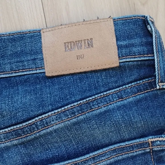 Edwin Bree High Waist Raw Hem Ankle Straight Leg Dejablue