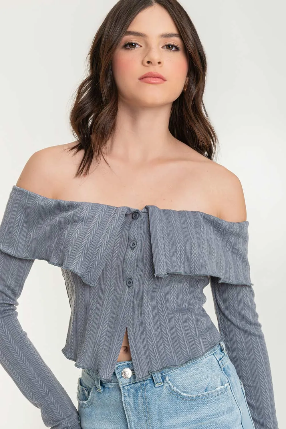 Jersey de hombros descubiertos bajo v botones