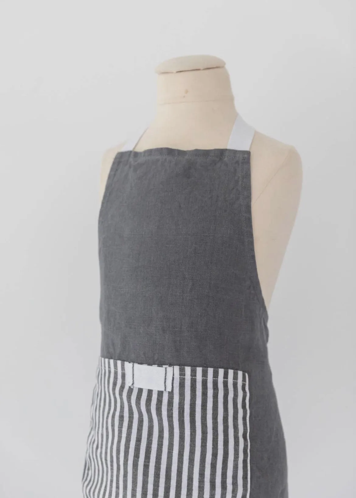 Keepsake Jar Linen Bistro Apron in Pewter