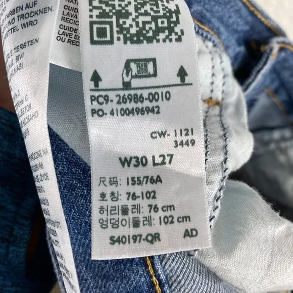 Levi's High Waisted Tapered Mom Jeans SZ 30