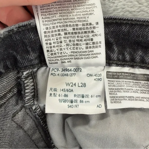 Levi's Jeans Women's Size 24x26 Wedgie Straight Black Denim Button Fly High Rise