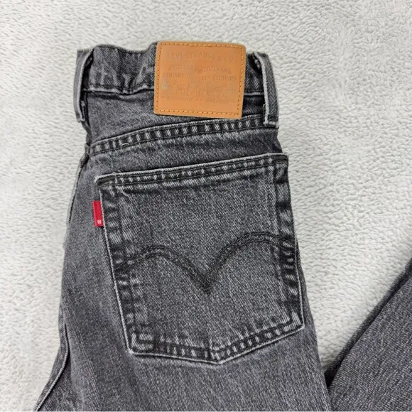 Levi's Jeans Women's Size 24x26 Wedgie Straight Black Denim Button Fly High Rise