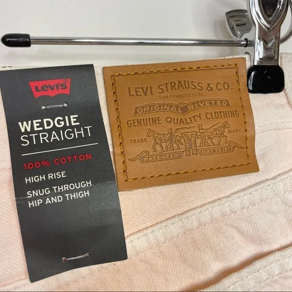 Levi’s Premium Wedgie Straight Jeans in The Peach, 30x28