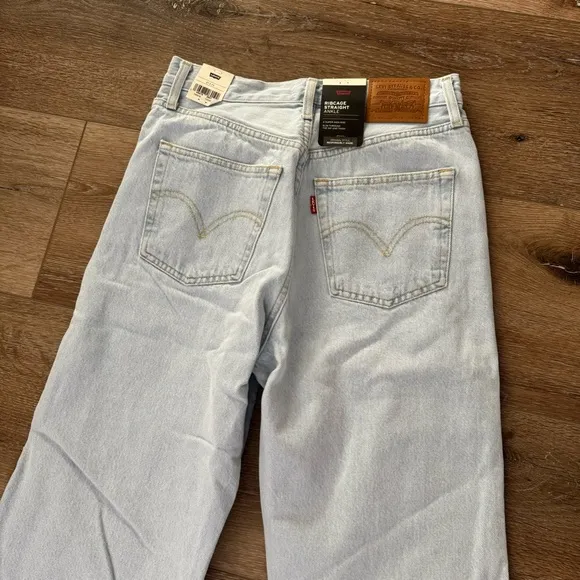 Levi’s Ribcage super high rise lightwash straight leg jeans