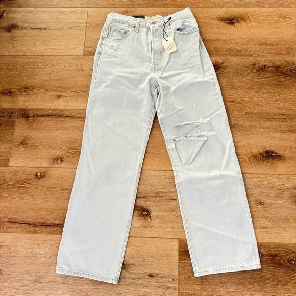 Levi’s Ribcage super high rise lightwash straight leg jeans