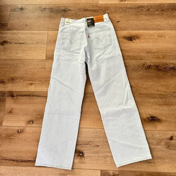 Levi’s Ribcage super high rise lightwash straight leg jeans