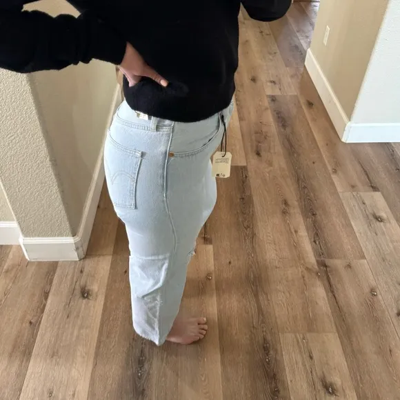 Levi’s Ribcage super high rise lightwash straight leg jeans