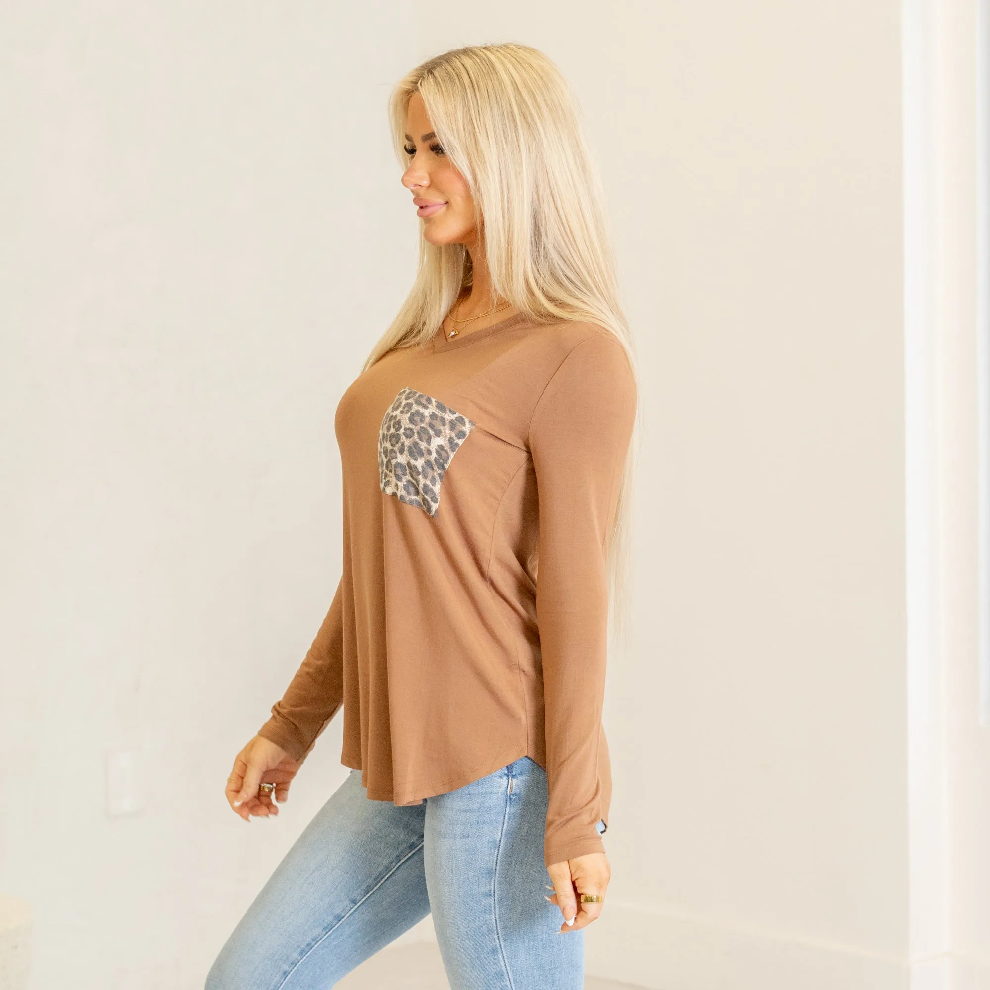 Long sleeve v-neck leopard pocket top