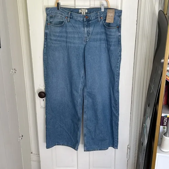 Madewell Low-Rise Superwide-Leg Jeans in Mainview Wash