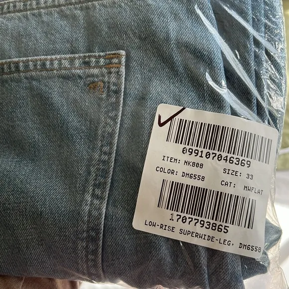 Madewell Low-Rise Superwide-Leg Jeans in Mainview Wash