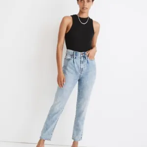 Madewell The Pleated Mom Jean in Phair Wash Size 29