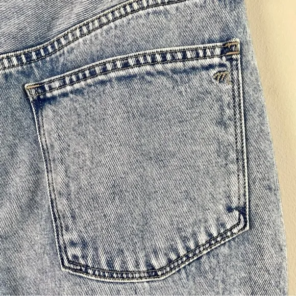 Madewell The Pleated Mom Jean in Phair Wash Size 29