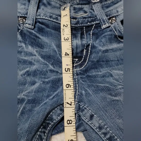 Miss Me Jeans.  Size 26x29 straight leg, whisking, low rise like new