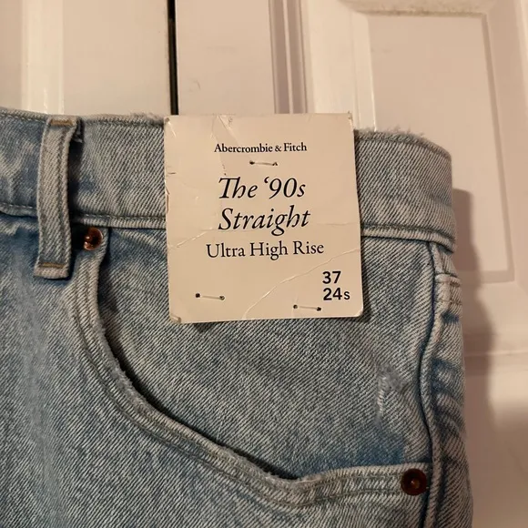 NWT Abercrombie &amp; Fitch ‘90s Straight Ultra High Rise Jeans Size 37/24S