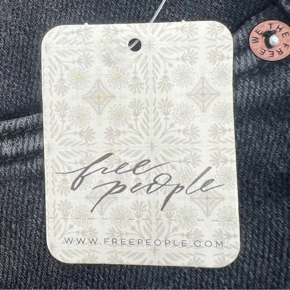 NWT Free People Faded Black Ripped Straight Leg Jeans Size 25 Junior’s