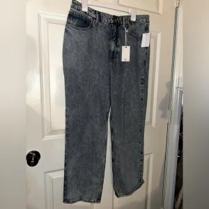 NWT good American women’s straight leg indigo wash jeans 31 12 denim