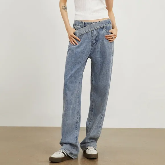 NWT oblique belt denim straight leg jeans by Commense in size Small
