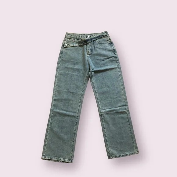 NWT oblique belt denim straight leg jeans by Commense in size Small
