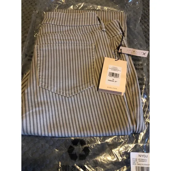 NYDJ Marilyn Straight Ankle Jeans, size 10 (runs big)