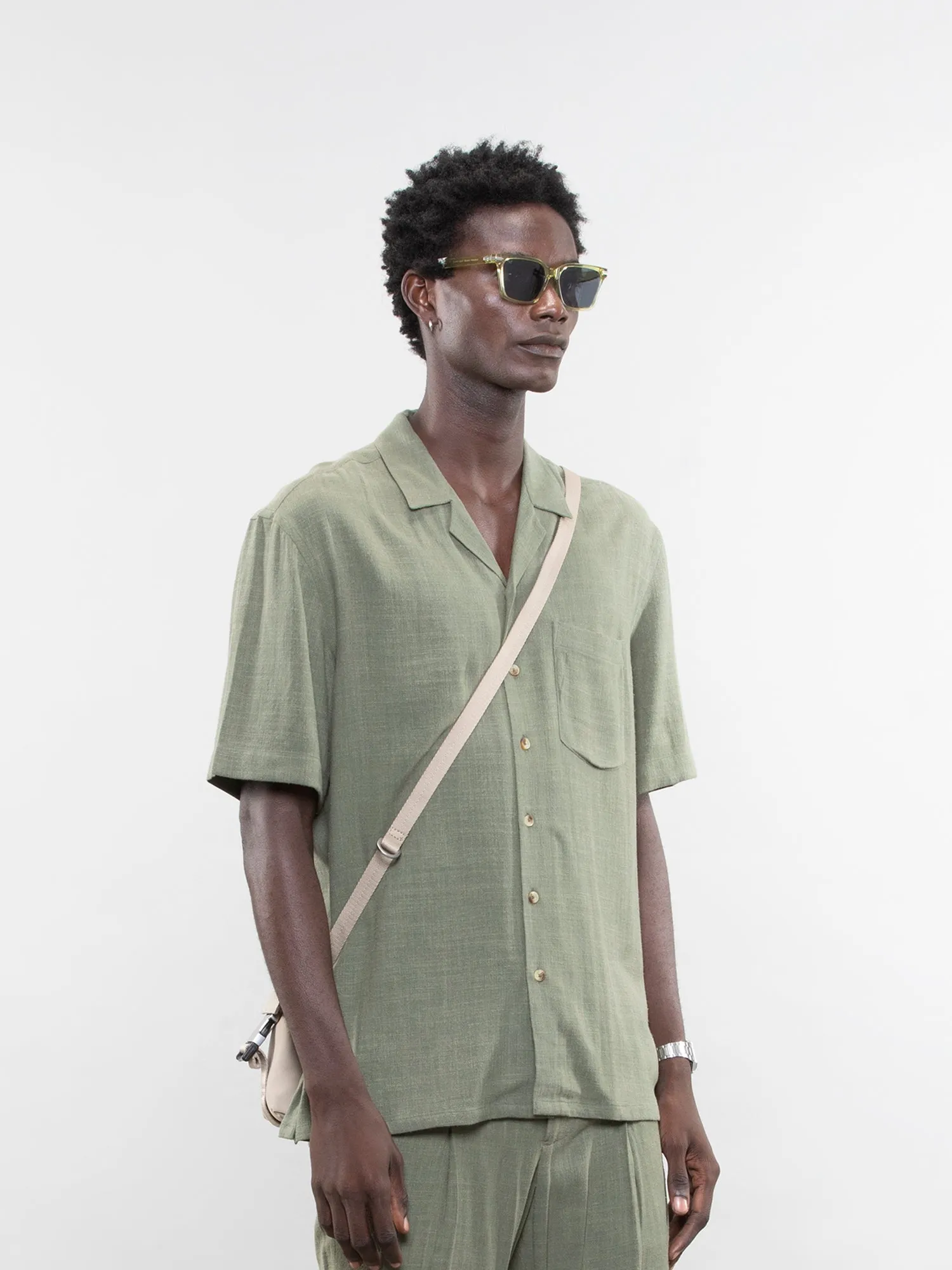 Short-sleeve linen shirt