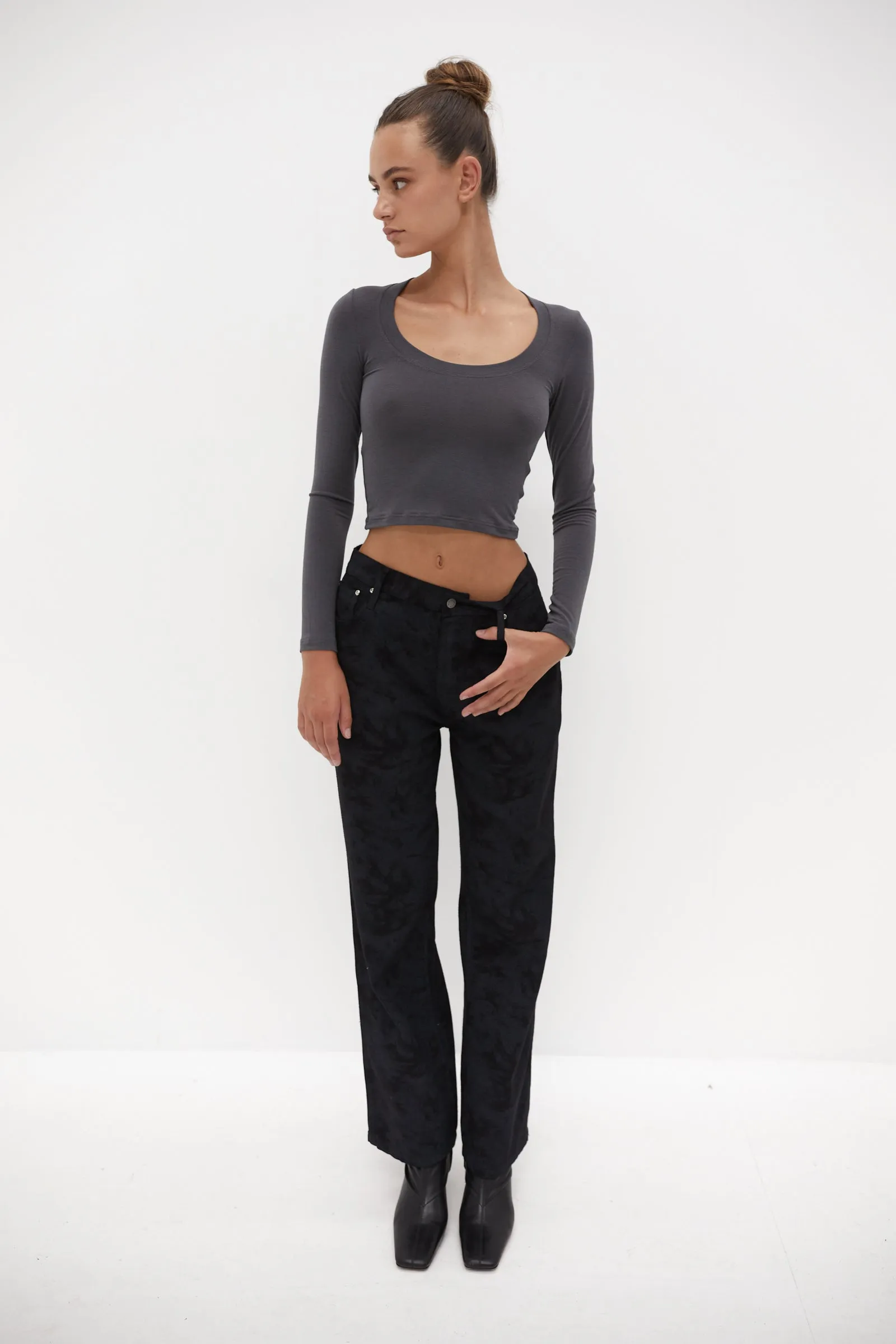 Straight Leg Jeans - Blue Black