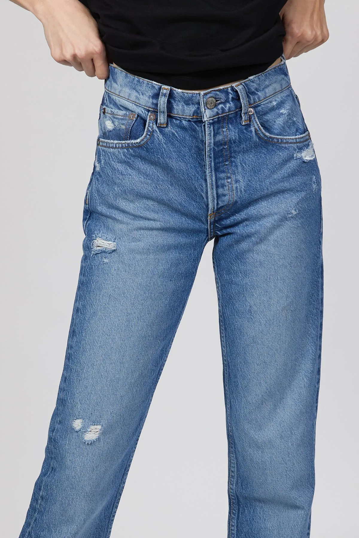 THE TOMMY CROPPED MID-RISE STRAIGHT-LEG JEANS