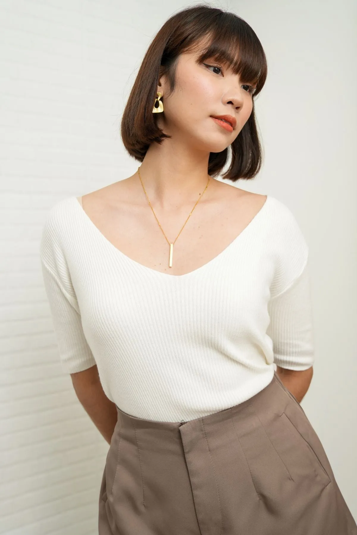 VEDA V-Neck Rib-Knit Top (White)