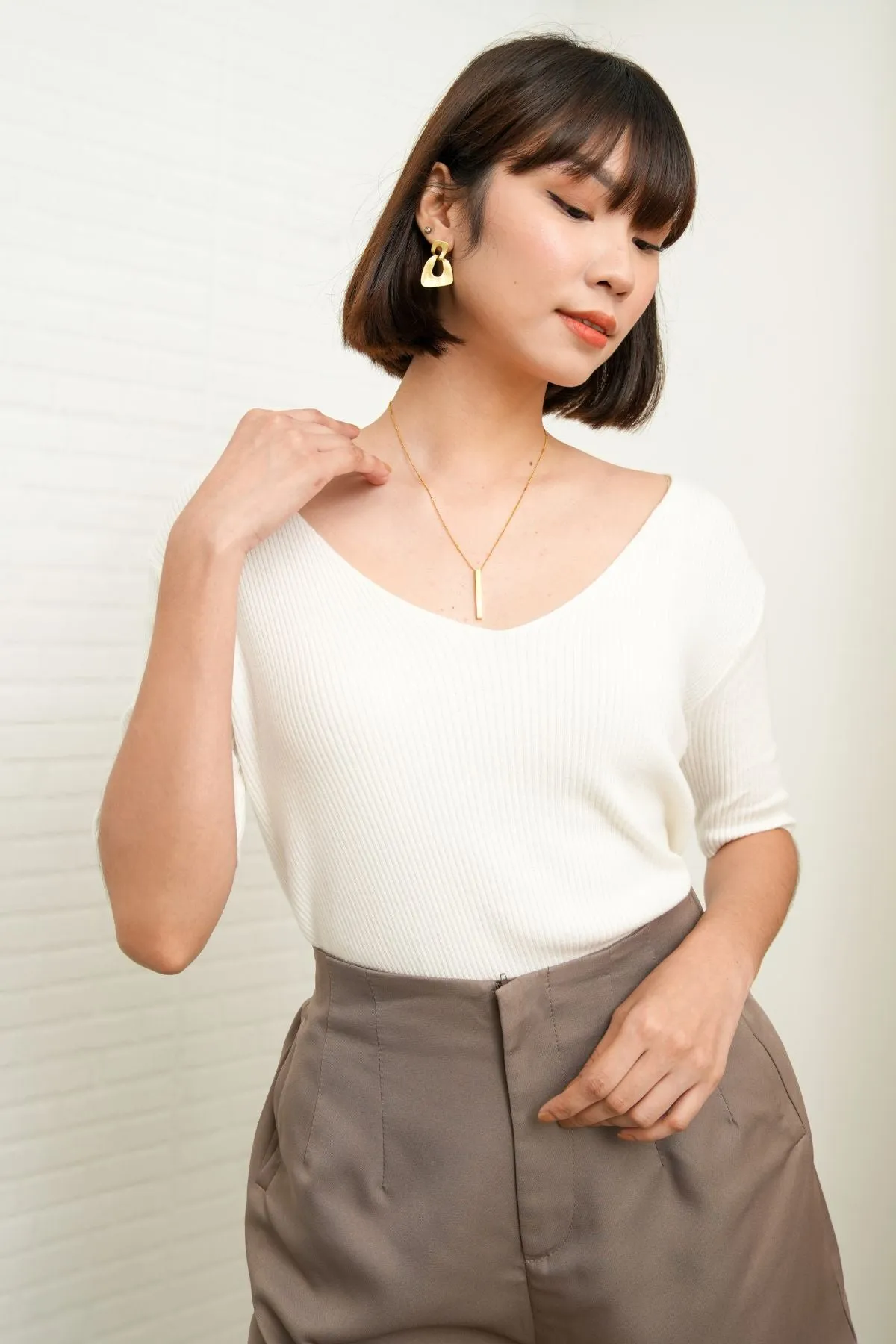 VEDA V-Neck Rib-Knit Top (White)
