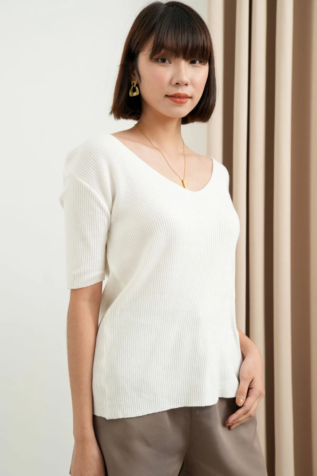 VEDA V-Neck Rib-Knit Top (White)