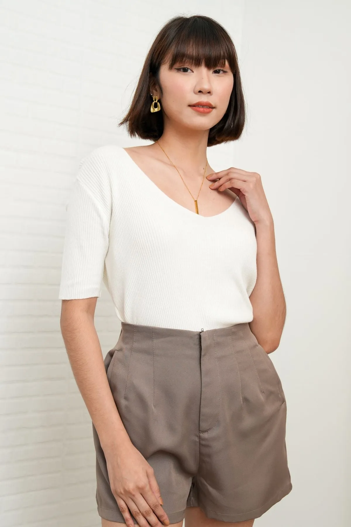 VEDA V-Neck Rib-Knit Top (White)
