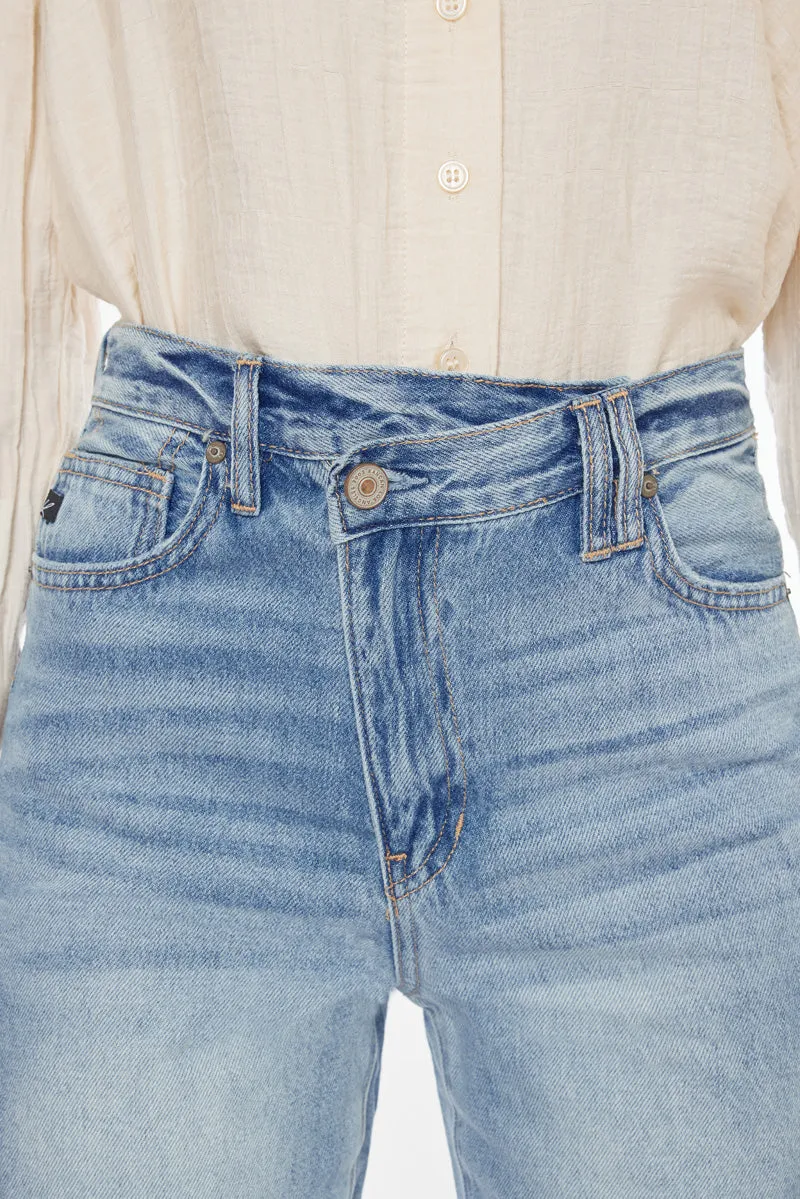 Wanda Ultra High Rise 90's Straight Leg Jeans
