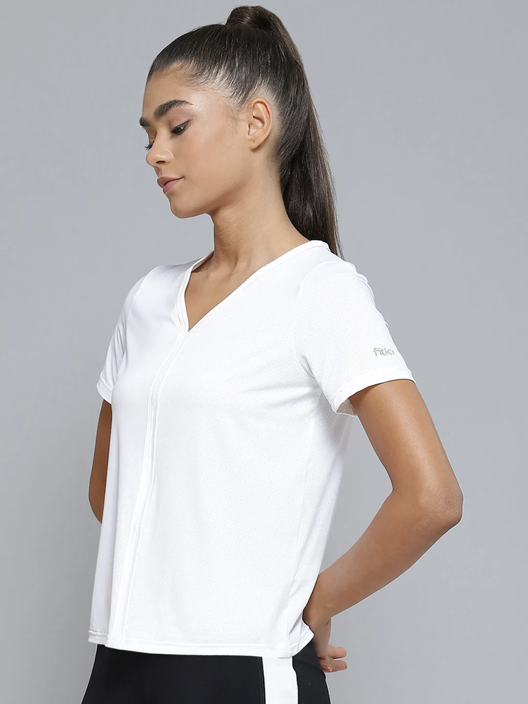 Women White Solid Mesh Design V-Neck Rapid-Dry T-shirt