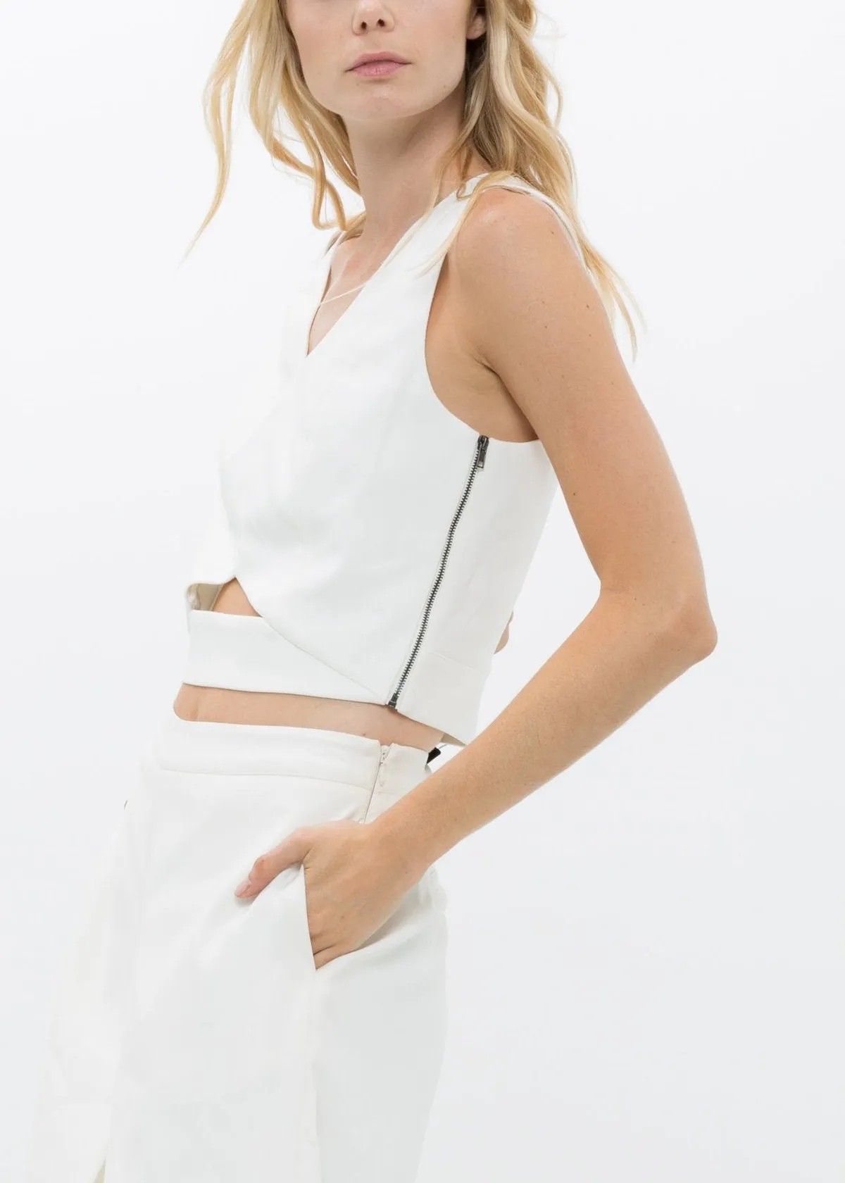 Women's V-Neck Sleeveless Cropped Top