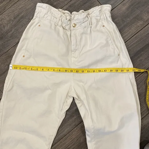 ZARA High Waisted Cotton Barrel Leg Denim Cinched Waistband Women’s Size 8 Cream